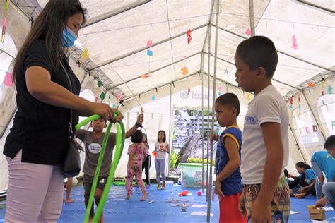 paano tumutulong ang unicef sa mga kabataan|UNICEF Child Friendly Spaces: tumutulong sa mga batang may .